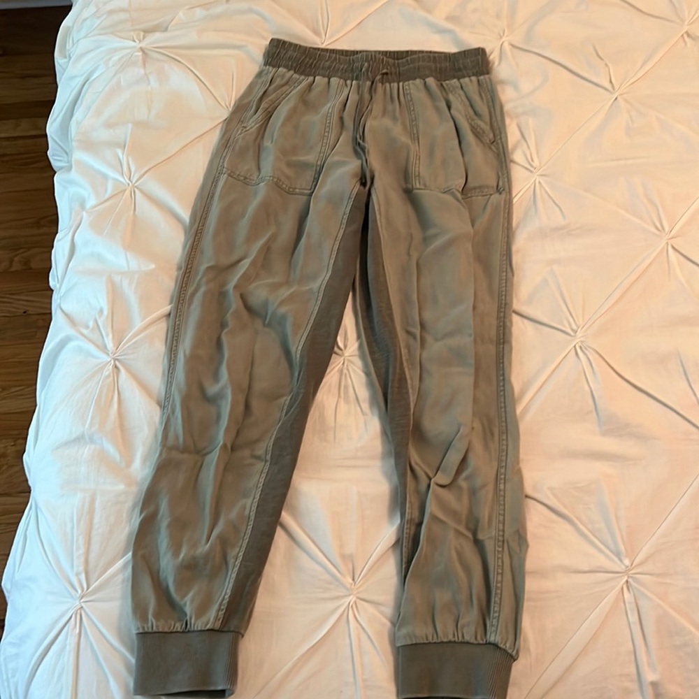 Splendid army green drawstring casual joggers